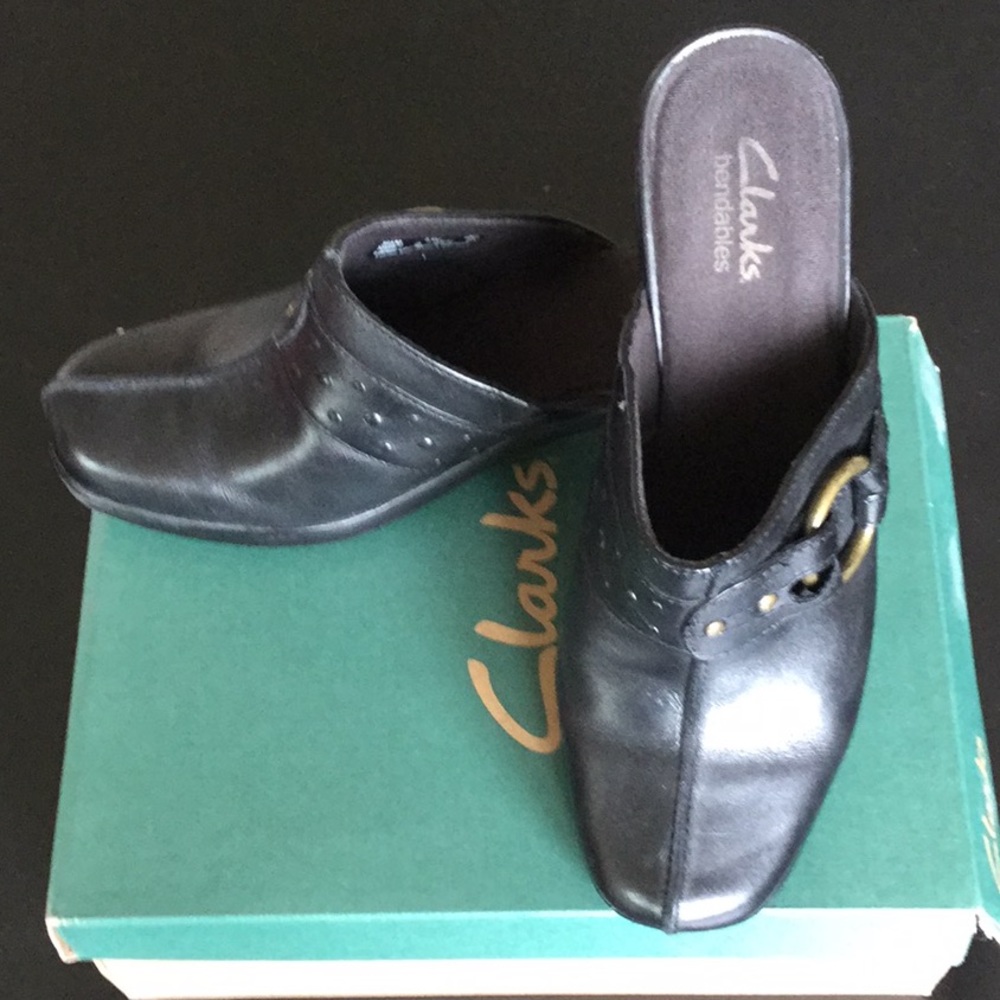 Clark’s clogs - Picture 2 of 5